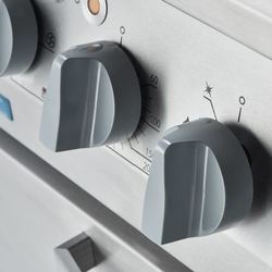 Zdjęcie do “Stalgast Kuchnia gazowa ECO z piekarnikiem elektrycznym, 4-palnikowa, 17+6,5 kW, U G20 - kod S9713610”.