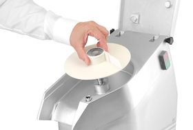 Zdjęcie do “Szatkownica elektryczna do warzyw HENDI + 5 tarcz - kod 231807”.