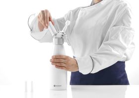 Zdjęcie do “Syfon do bitej śmietany 1 l Kitchen Line - kod 588376”.