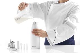 Zdjęcie do “Syfon do bitej śmietany 1 l Kitchen Line - kod 588376”.