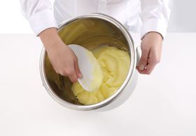 Zdjęcie do “Skrobka cukierniczo-piekarnicza półokrągła 159x103 mm 6 sztuk - kod 554159”.