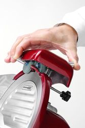 Zdjęcie do “Krajalnica Profi Line Red Edition 220 mm - kod 970294”.