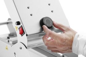 Zdjęcie do “Hendi Zgrzewarka do tacek Compact 700 W - kod 330005”.
