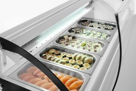 Zdjęcie do “Witryna chłodnicza 5x GN 1/3  poj. 63 l - idealna do np sushi -kod 233757”.