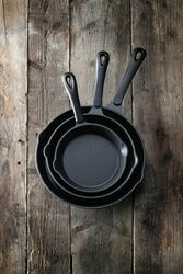 Zdjęcie do “Patelnia żeliwna śr. 250 mm - kod 629338”.