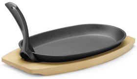 Zdjęcie do “Półmisek żeliwny z drewnianą podstawą i uchwytem 280x140x(H)30 mm - kod 629383”.