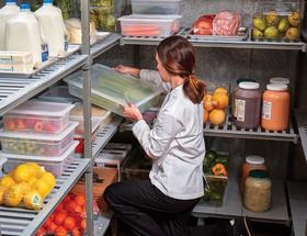 Zdjęcie do “Cambro regał magazynowy Cambro Basics Plus z kompozytu z 4 wentylowanymi półkami - kod CBU213672V4”.