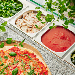Zdjęcie do “Stalgast Stół chłodniczy 3 drzwiowy do pizzy z nadstawką szklaną 402 l - kod S833037”.
