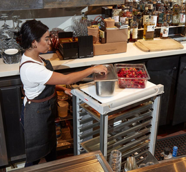 Zdjęcie do “Cambro Wózek do transportu pojemników  9 x GN 1/1 - kod UGNPR11H9480”.