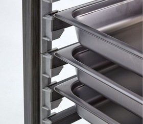 Zdjęcie do “Cambro Wózek do transportu pojemników  9 x GN 1/1 - kod UGNPR11H9480”.