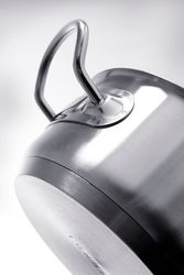 Zdjęcie do “Hendi Garnek niski Kitchen Line z pokrywką poj. 12 l śr. 320(H)150 mm - kod 836040”.