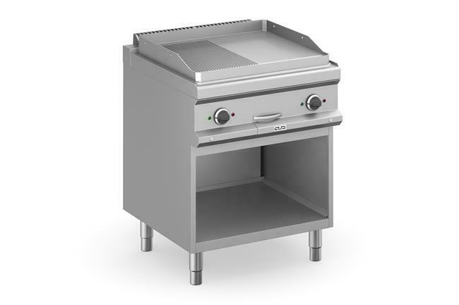 Zdjęcie do “MBM Płyta grillowa elektryczna, na podstawie z trzech stron zamkniętej 700x700 - 1/2 gładka, 1/2 ryflowana, Magistra Plus 700 kod MFTE77ALR”.