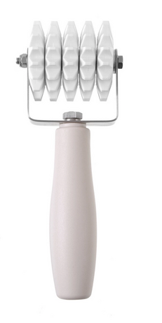 Zdjęcie do “Rolka do ciasta dziurkująca 85x210 mm - kod 515099”.