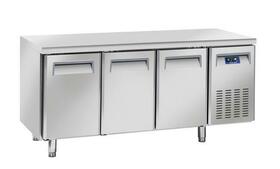 Stół chłodniczy Coolhead 3 drzwiowy, 700mm, z rantem 100mm kod QR 3200